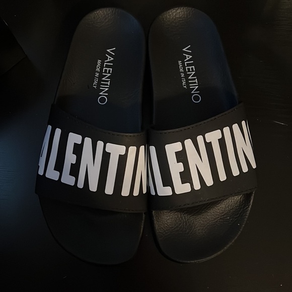 COPY - NWB Valentino slides - Picture 2 of 3